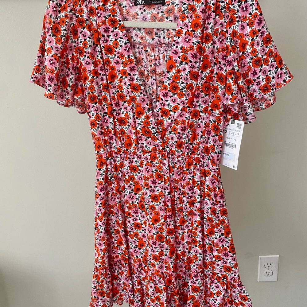 Zara floral dress size small, never worn, new with tags